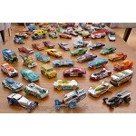 Hot Wheels 01806 5er Pack 1:64 Die-Cast Fahrzeuge Geschenkset je 5 Spielzeugautos zufällige Auswahl ab 3 Jahren