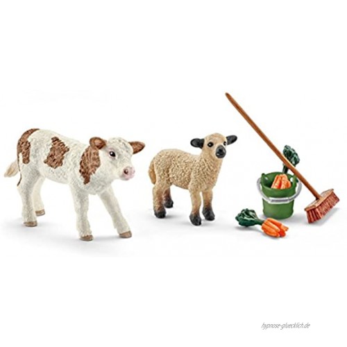 Schleich 41422- Spielzeugfigur Stallpflege mit Kalb und Schäfchen